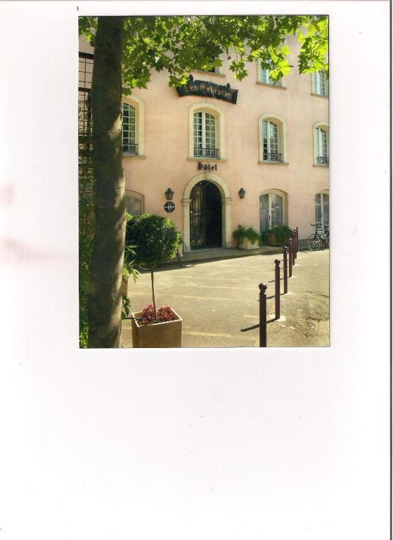Les Echevins Hotel Тараскон Екстериор снимка