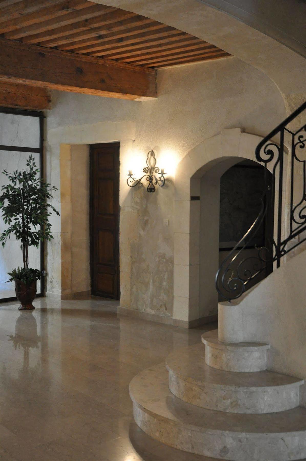 Les Echevins Hotel Тараскон Екстериор снимка